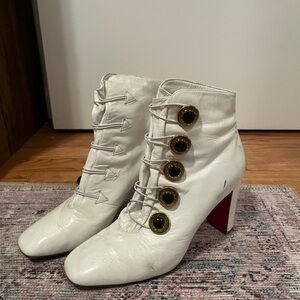 Elegant White Ankle Boots with Button Detail